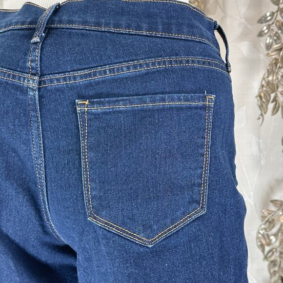 Old Navy Slim Midi Denim Shorts Size 8 Dark Rinse Cuffed‎ Jean Casual Classic - Picture 11 of 12